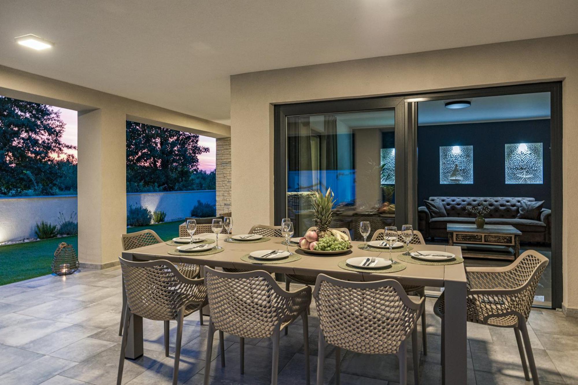 Special Offer! New Luxury Apartment With Pool, Fitness, Outdoor Bar&Grill Buje Buitenkant foto