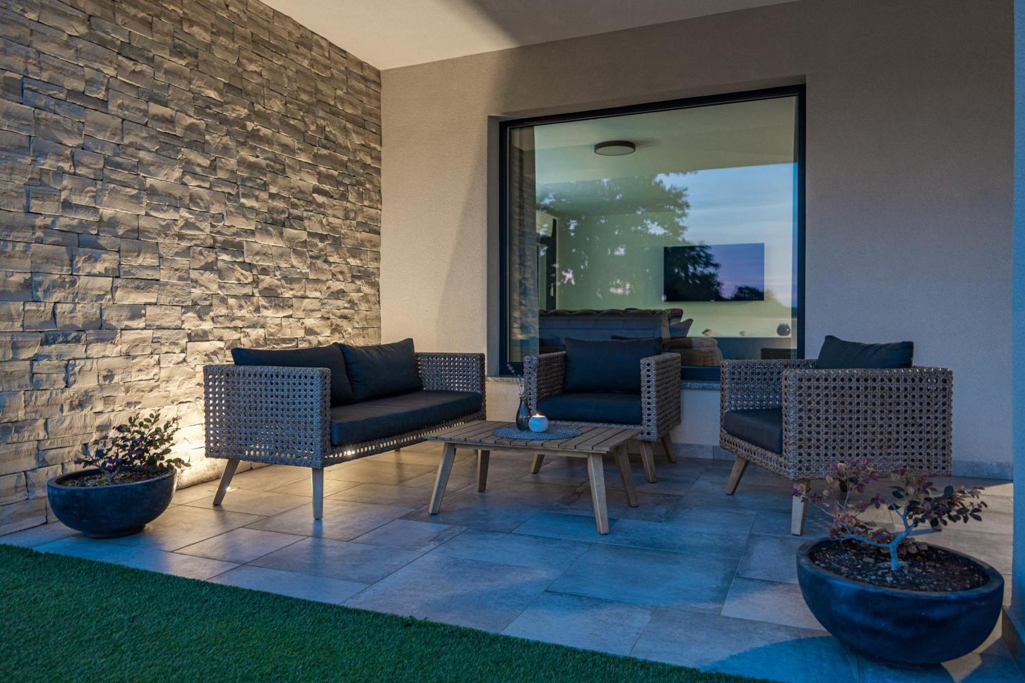 Special Offer! New Luxury Apartment With Pool, Fitness, Outdoor Bar&Grill Buje Buitenkant foto