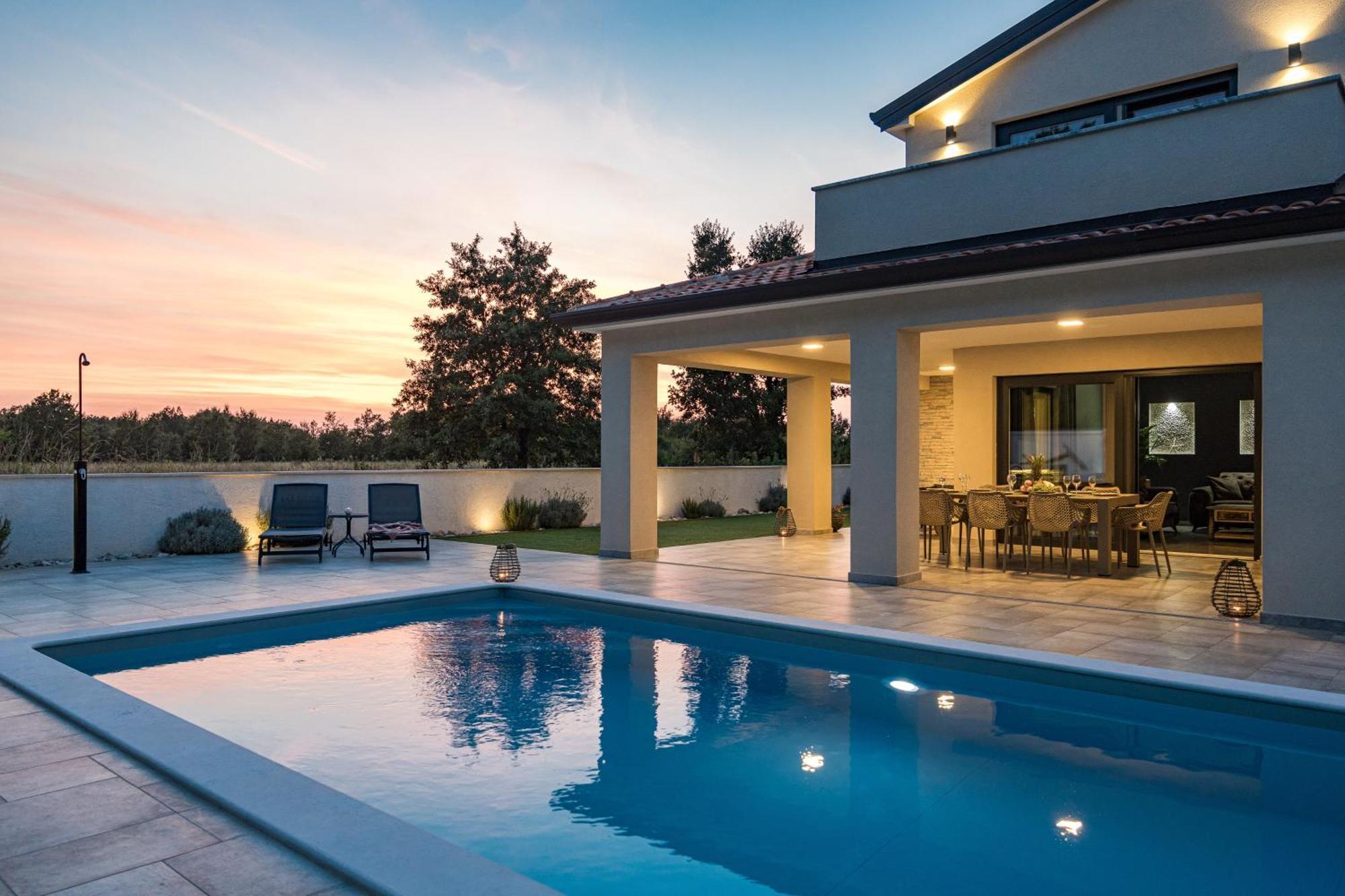 Special Offer! New Luxury Apartment With Pool, Fitness, Outdoor Bar&Grill Buje Buitenkant foto