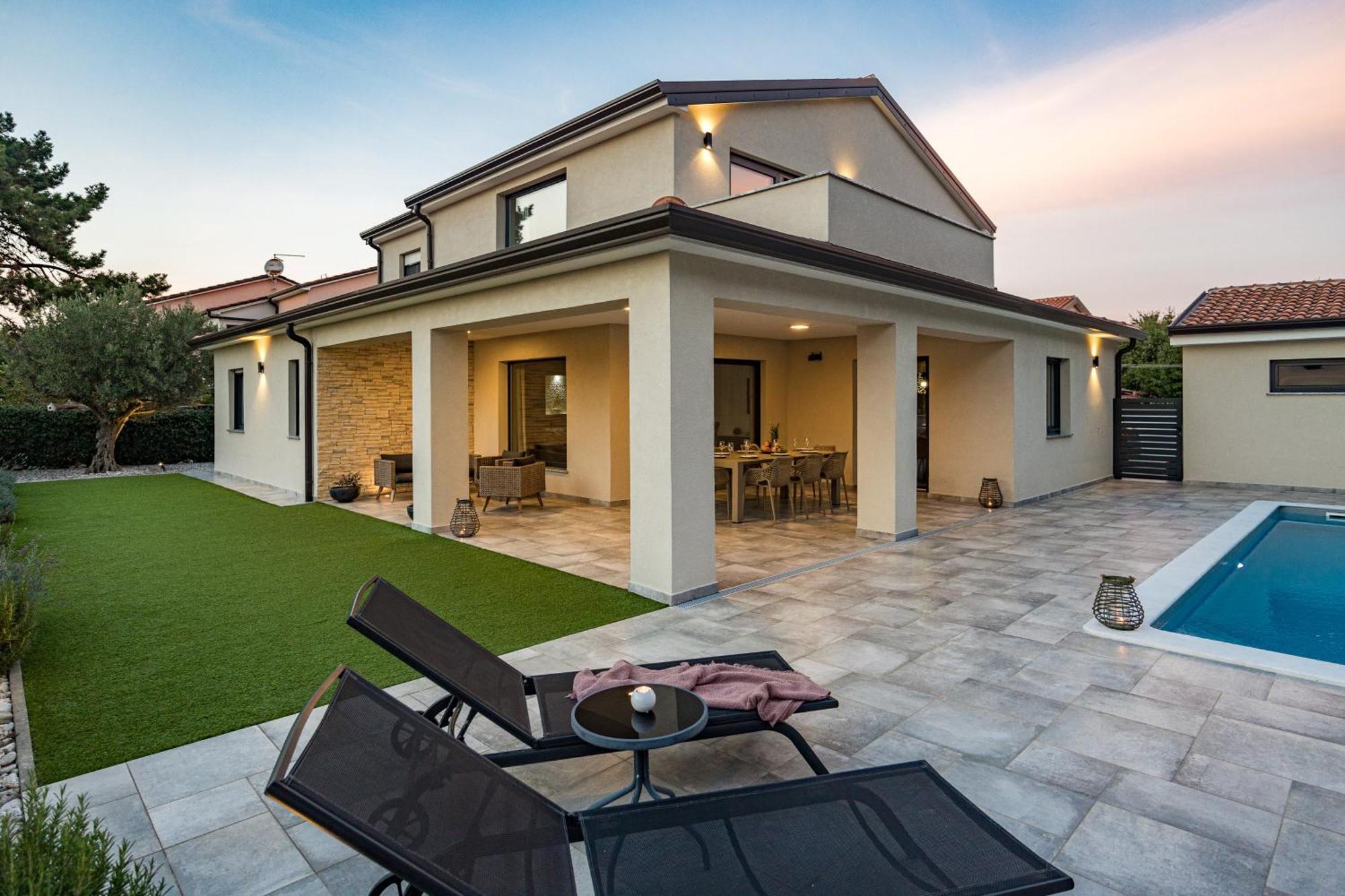 Special Offer! New Luxury Apartment With Pool, Fitness, Outdoor Bar&Grill Buje Buitenkant foto