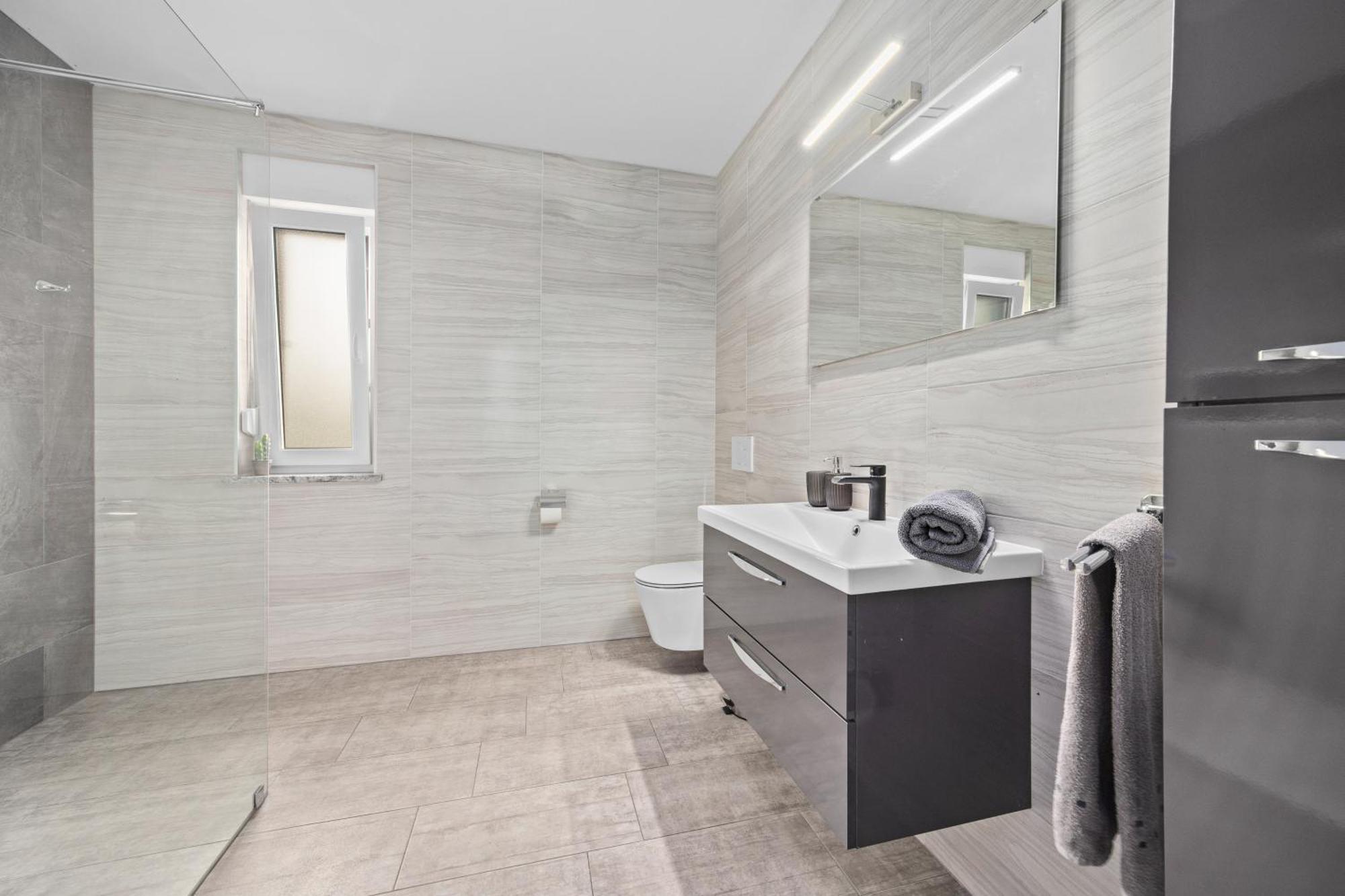 Special Offer! New Luxury Apartment With Pool, Fitness, Outdoor Bar&Grill Buje Buitenkant foto
