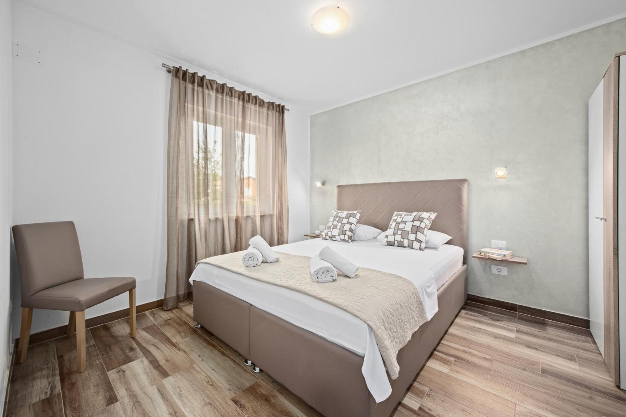 Special Offer! New Luxury Apartment With Pool, Fitness, Outdoor Bar&Grill Buje Buitenkant foto