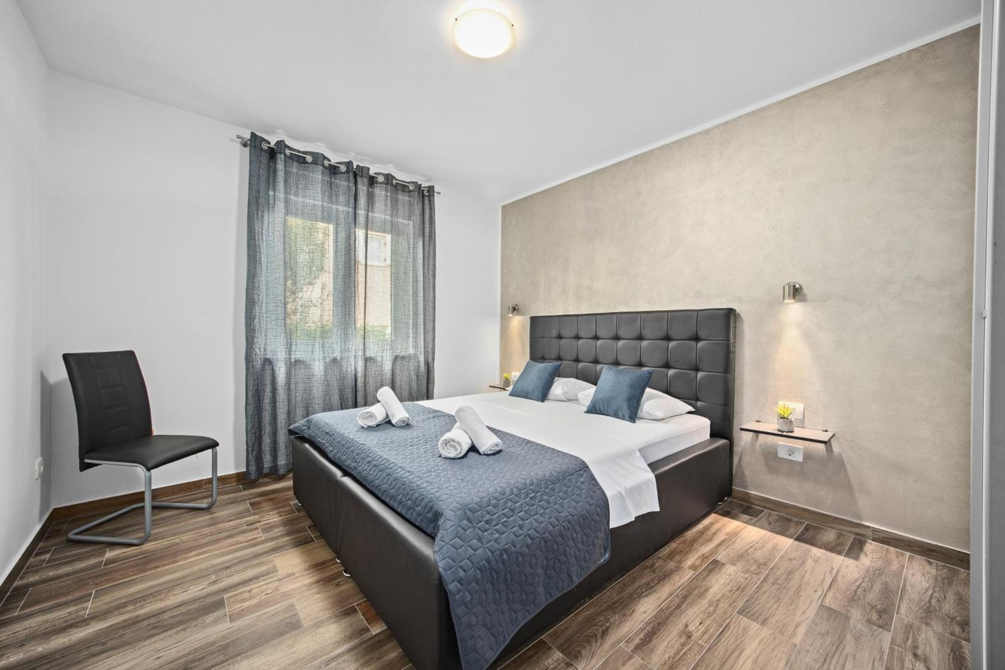 Special Offer! New Luxury Apartment With Pool, Fitness, Outdoor Bar&Grill Buje Buitenkant foto