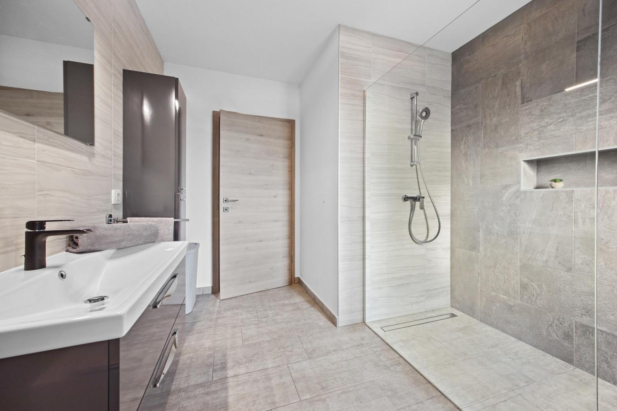 Special Offer! New Luxury Apartment With Pool, Fitness, Outdoor Bar&Grill Buje Buitenkant foto