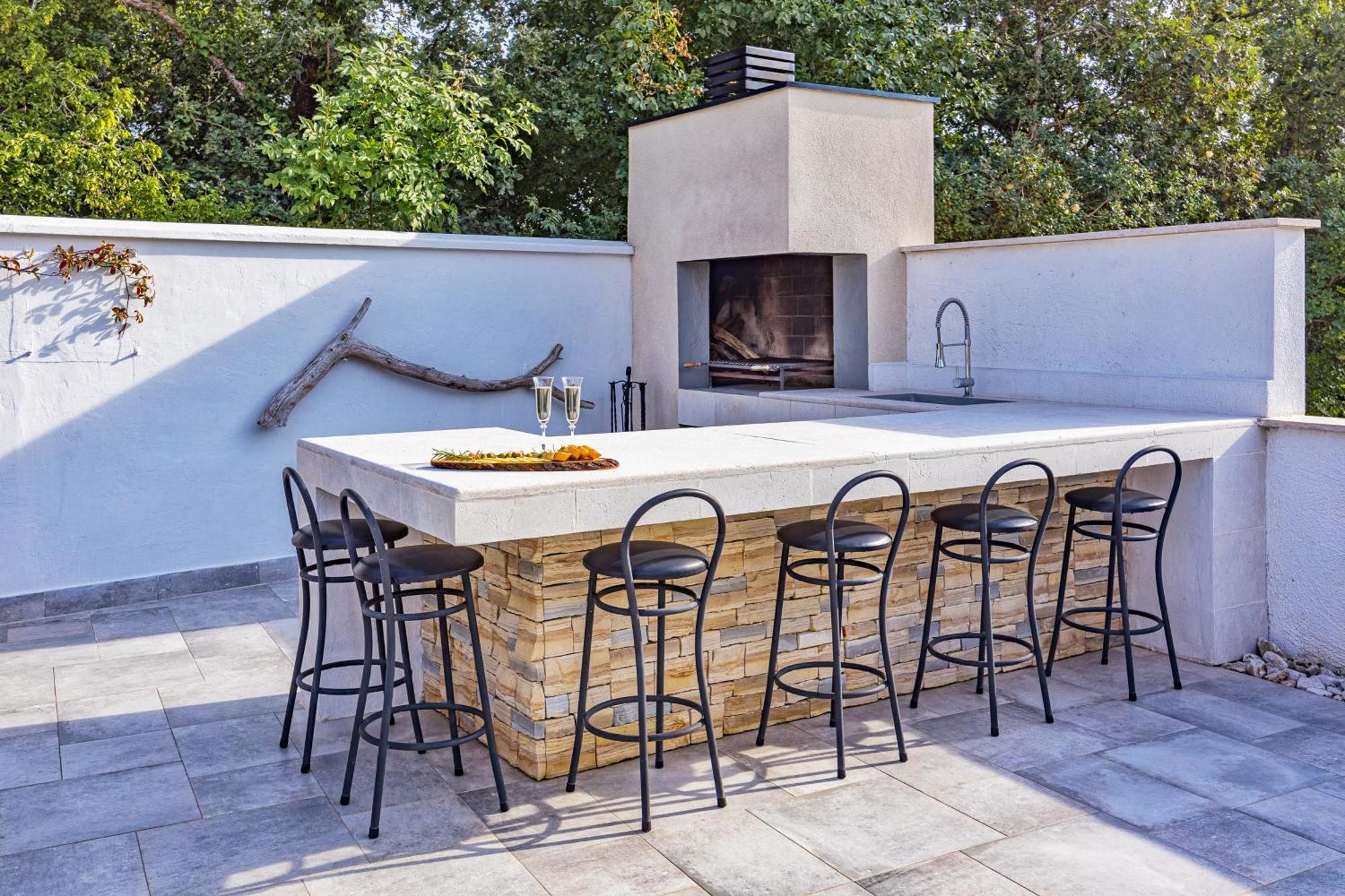 Special Offer! New Luxury Apartment With Pool, Fitness, Outdoor Bar&Grill Buje Buitenkant foto