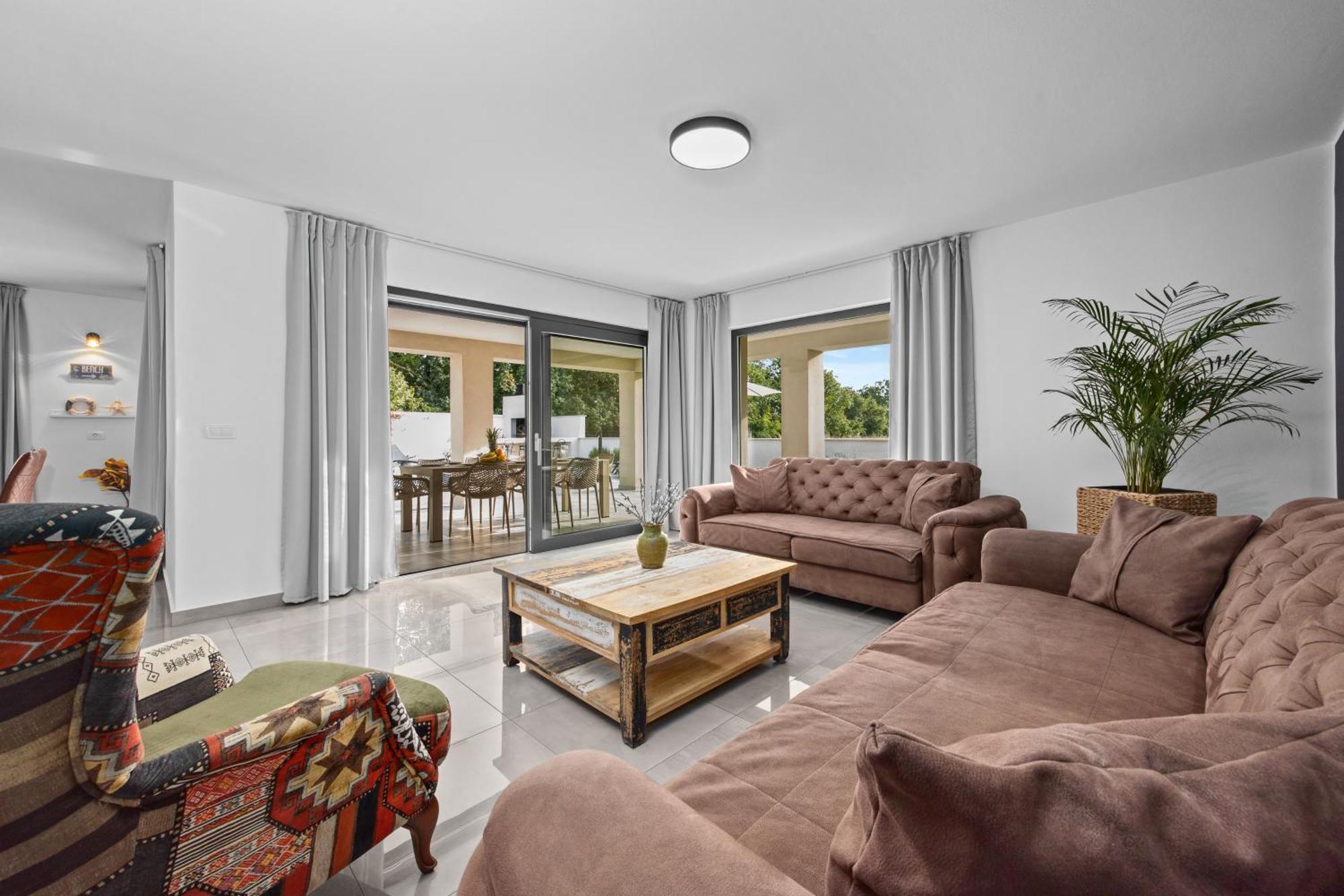 Special Offer! New Luxury Apartment With Pool, Fitness, Outdoor Bar&Grill Buje Buitenkant foto